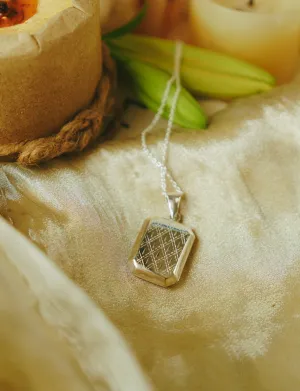 Avis Necklace