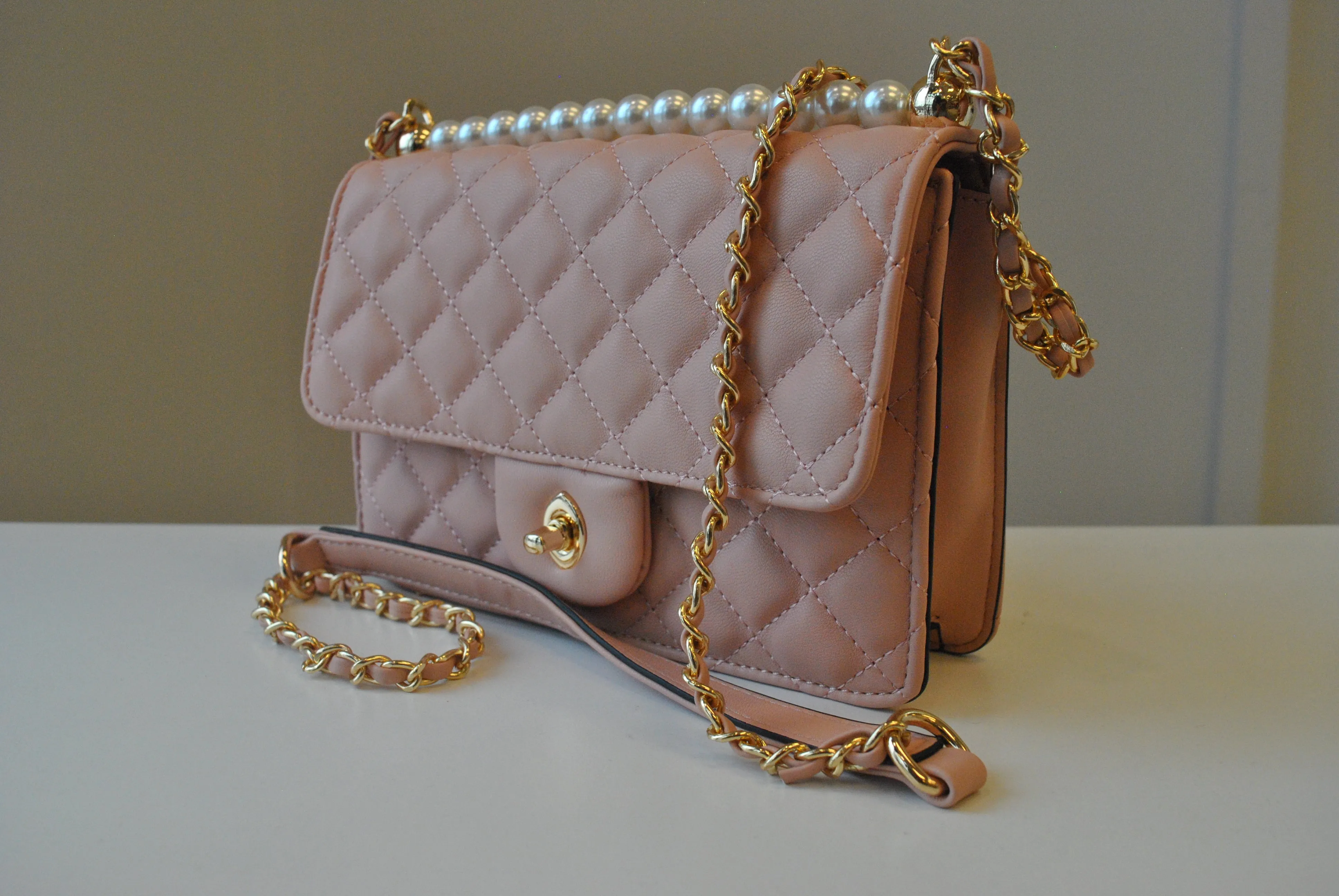 BLUSH PINK GUILTED SMALL CROSSBODY BAG
