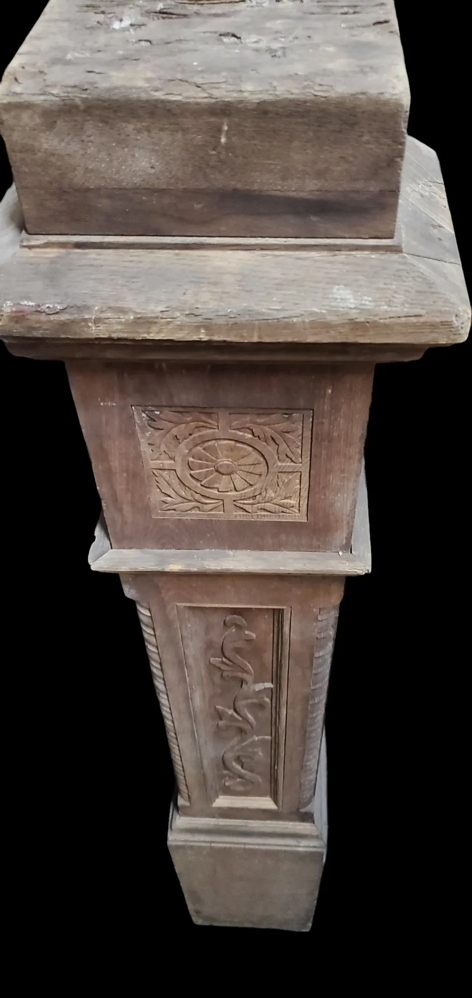 Carved Newel Post GAM0261