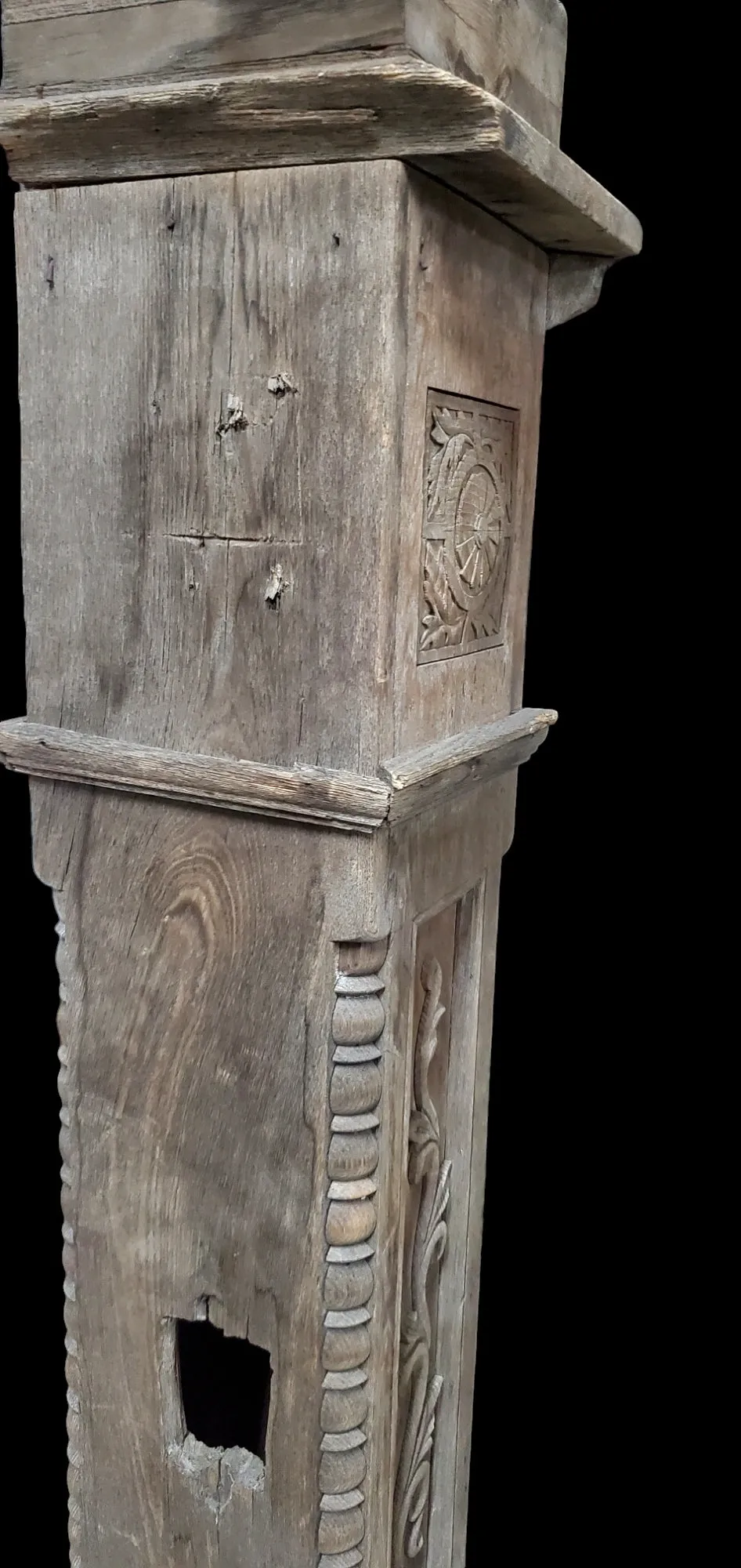 Carved Newel Post GAM0261