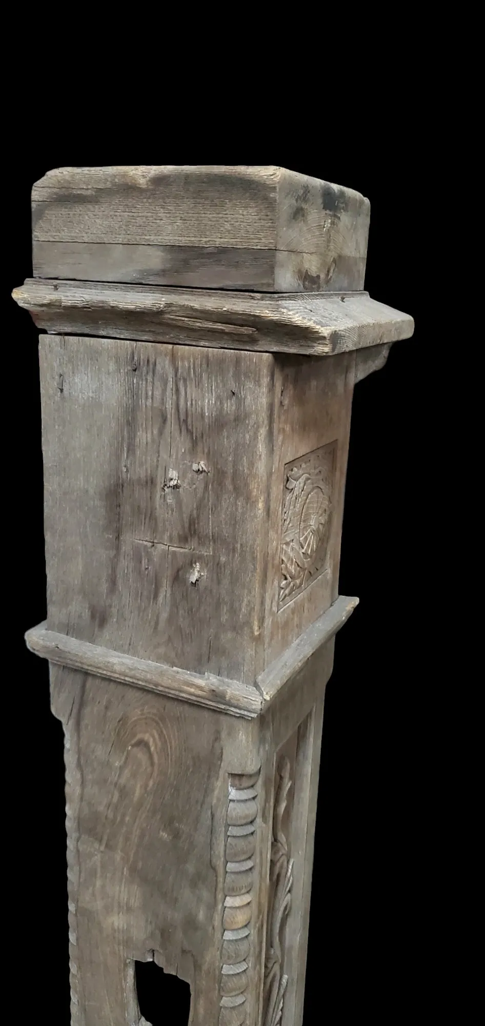 Carved Newel Post GAM0261