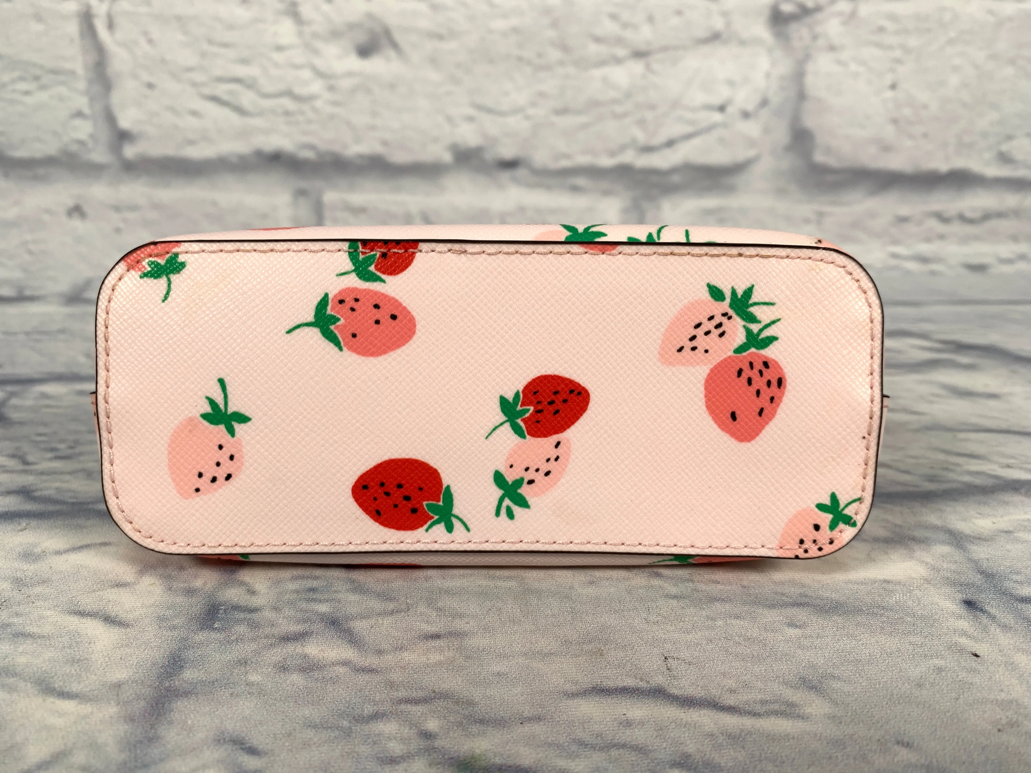 Makeup Bag Designer By Kate Spade, Size: Medium