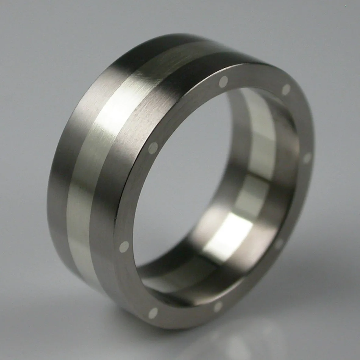 Metal Geo Wide in Titanium & Silver, Size R