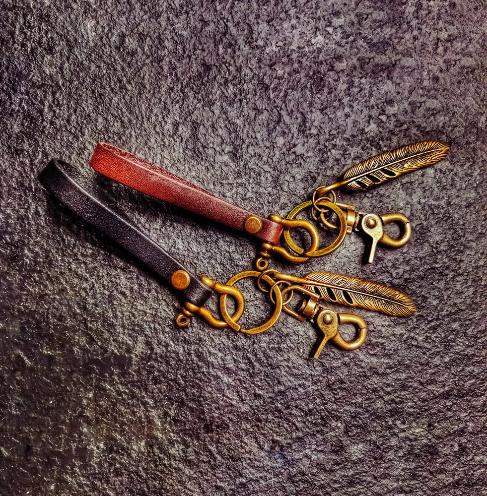 Tannin-tanned Leather Brass Feather Key Holder