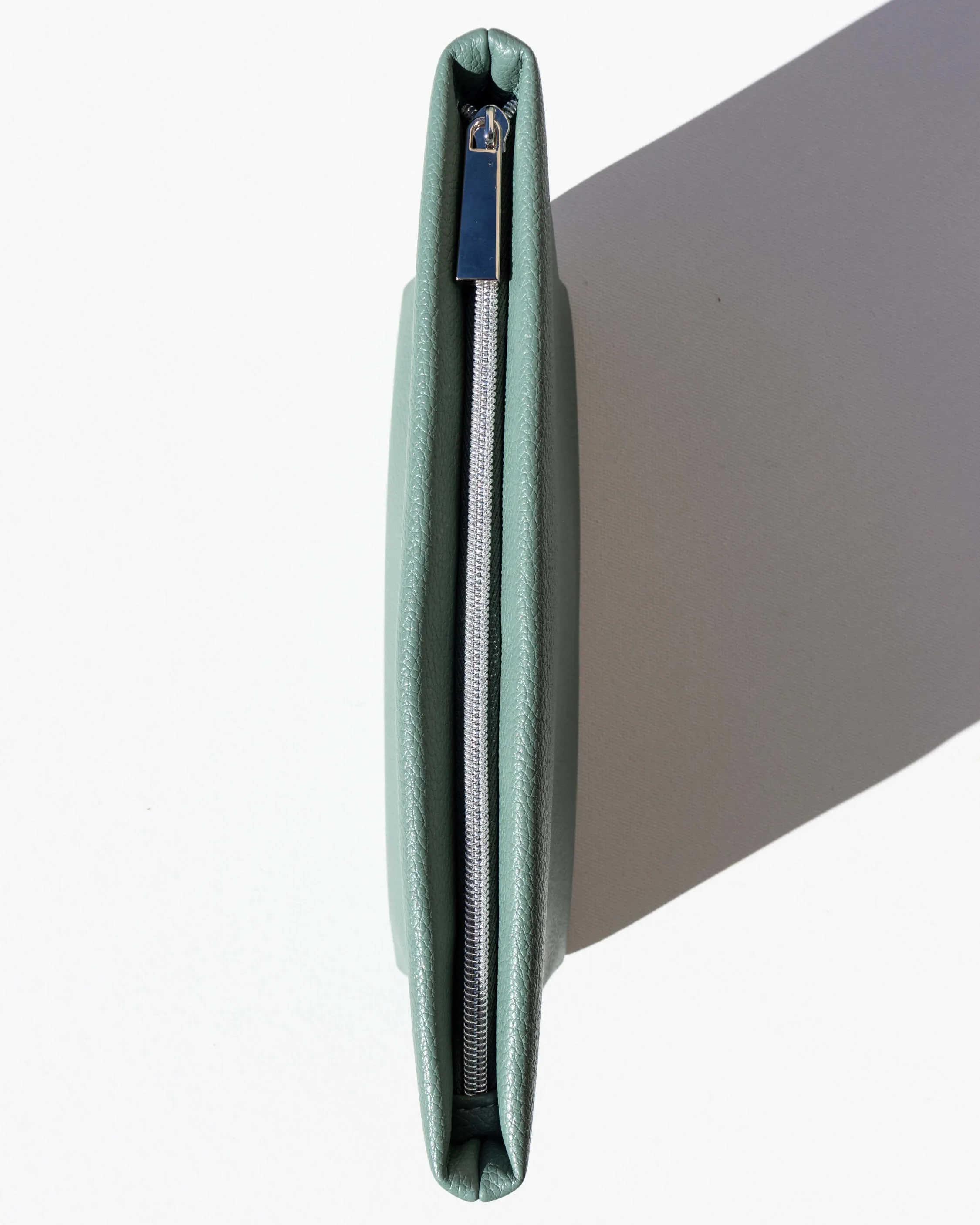 Wylys Sage Verte Makeup Bag