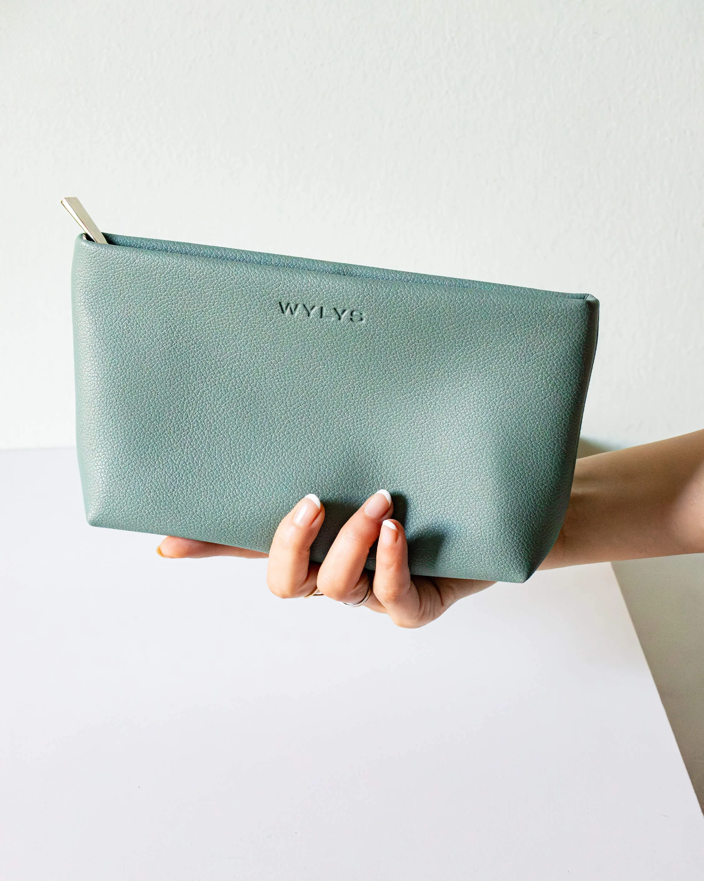 Wylys Sage Verte Makeup Bag